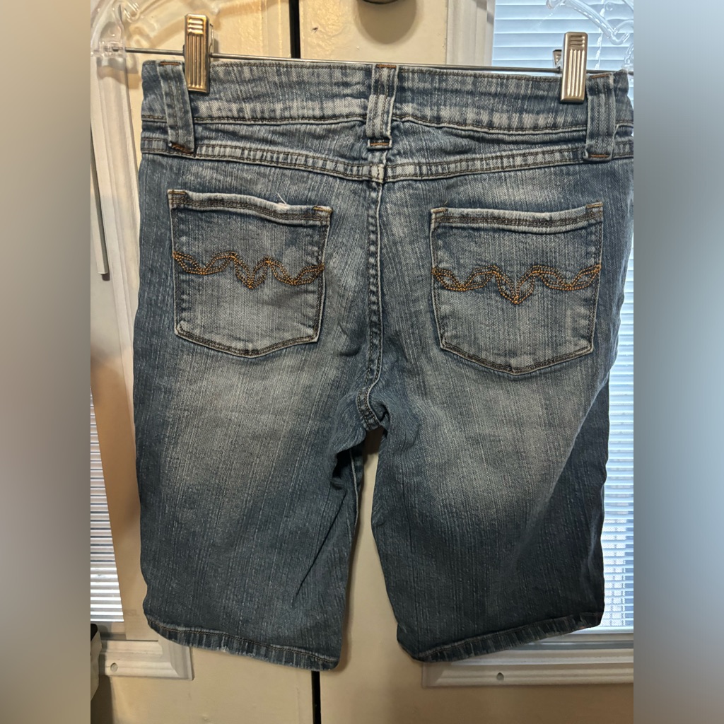 No Boundaries Stretch Denim 5 Pocket Junior Size 9 Women’s Long Shorts